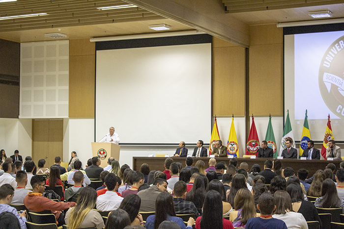 Con la presencia de los conferencistas internacionales procedentes de México, Italia y España, se inició el Primer Congreso Internacional de investigaciones en Ciencias Económicas, Administrativas y Contables