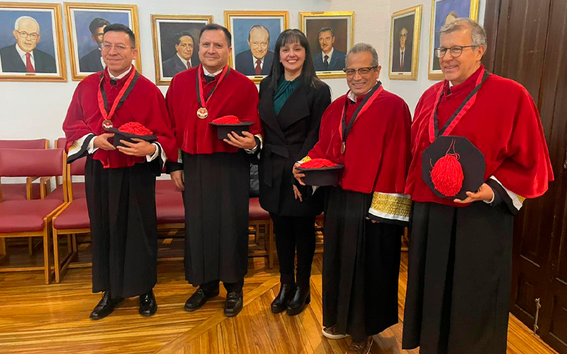 tesis doctoral con honores Destacada